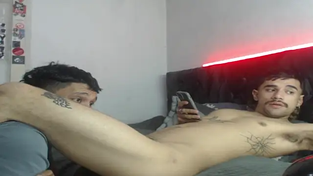 playfulboys_'s cam snapshot