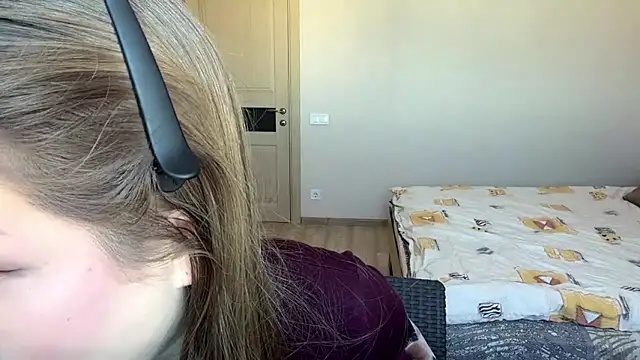 Milayouknow's cam snapshot