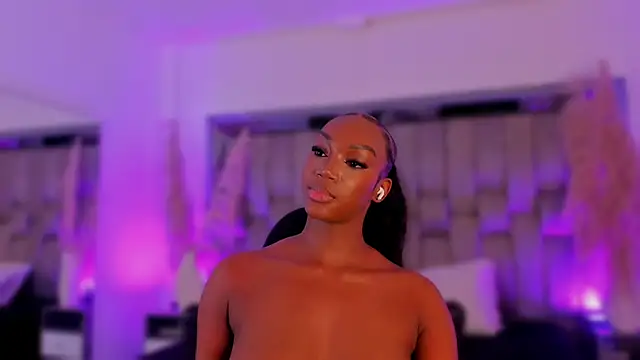 ChaynnaCooper live sex cam