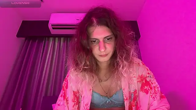 AlicePinkhead live sex cam