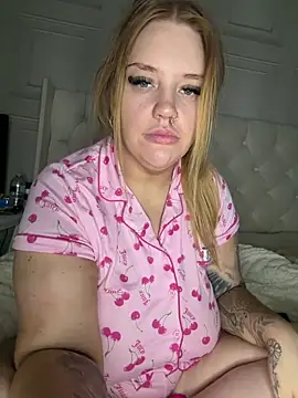 CurvyGirlMyla live sex cam