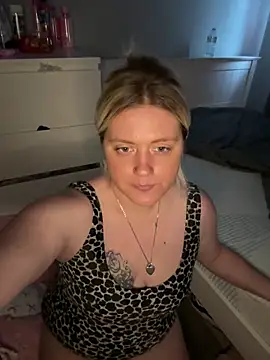 Blondiee3088 live sex cam