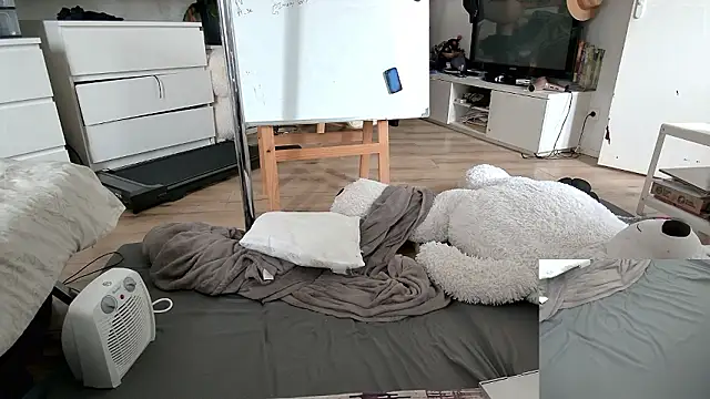 CeriseLapine live sex cam