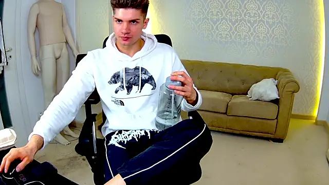 MaxKaiden live sex cam