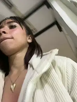 alahia_pink's cam snapshot