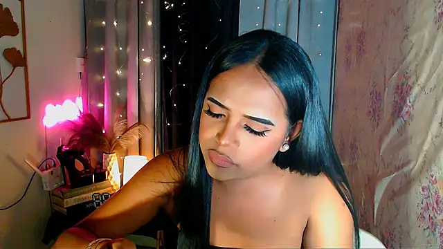 Lorainnelustts live sex cam