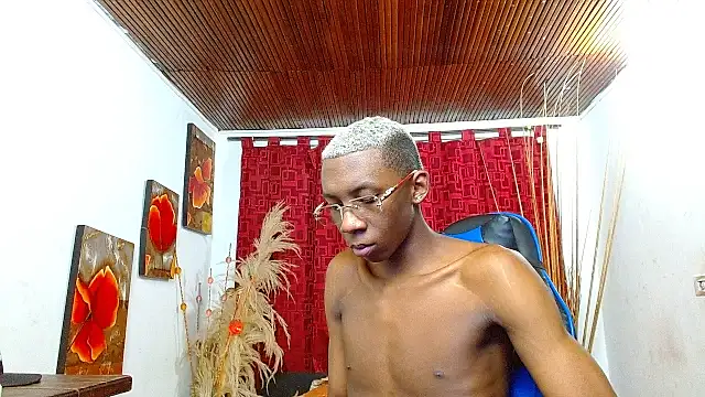 Miilo18 live sex cam