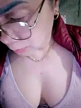 small-house123's cam snapshot