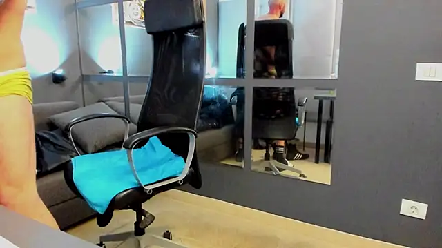 AronGrant live sex cam