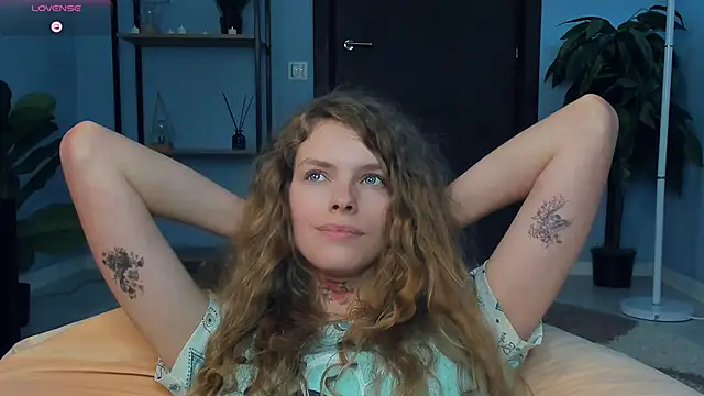 RayaNenlia's cam snapshot