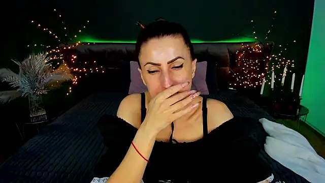 Rebecca_Diamond's cam snapshot