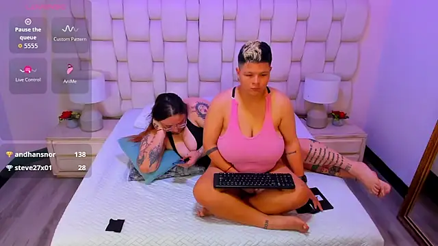 MiaYMolly live sex cam