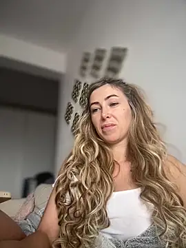 RaquelleDevon live sex cam