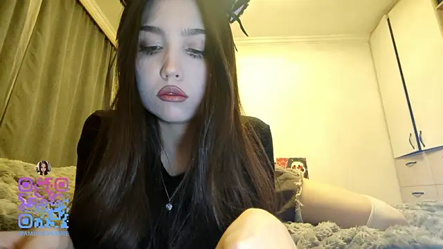 Qwami_Amie's cam snapshot