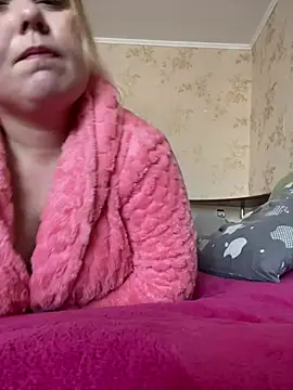 Mommy-girl-Lola live sex cam