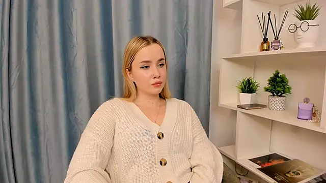 IvetteLabore live sex cam