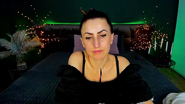 Rebecca_Diamond's cam snapshot