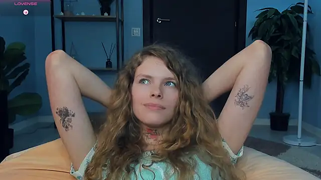 RayaNenlia's cam snapshot