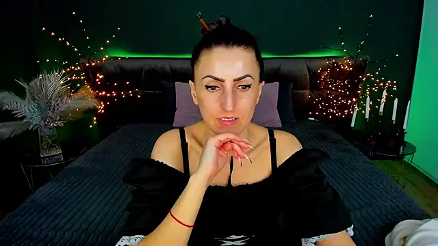 Rebecca_Diamond's cam snapshot