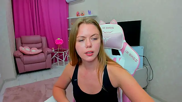 Strawberrye live sex cam