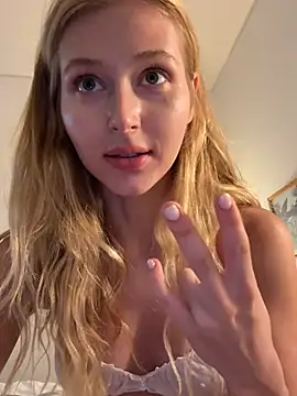 LunaRase live sex cam