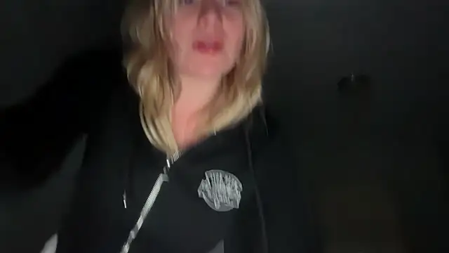 blondebunny999_999's cam snapshot