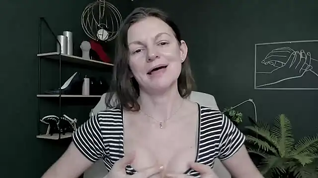 VivianWILD's cam snapshot