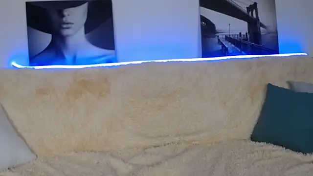 AlmaSquirt live sex cam