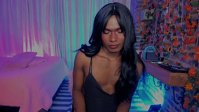 LaGoldenBitch live sex cam