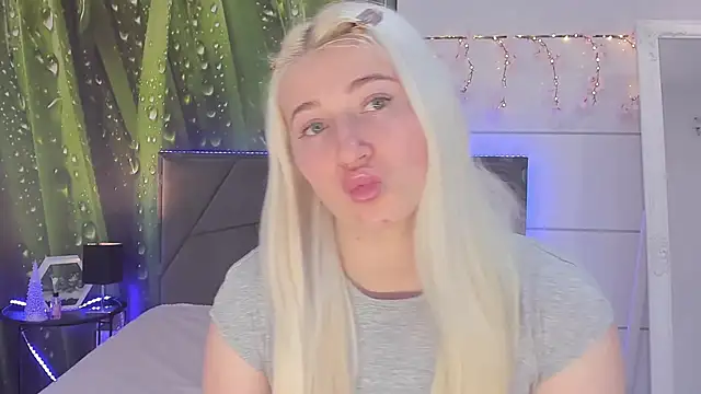 HollyTailors live sex cam