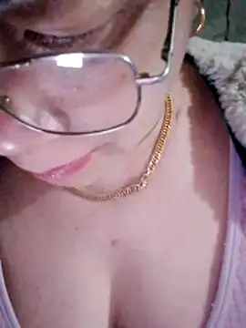 small-house123's cam snapshot