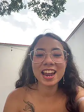 alicia-petite's cam snapshot