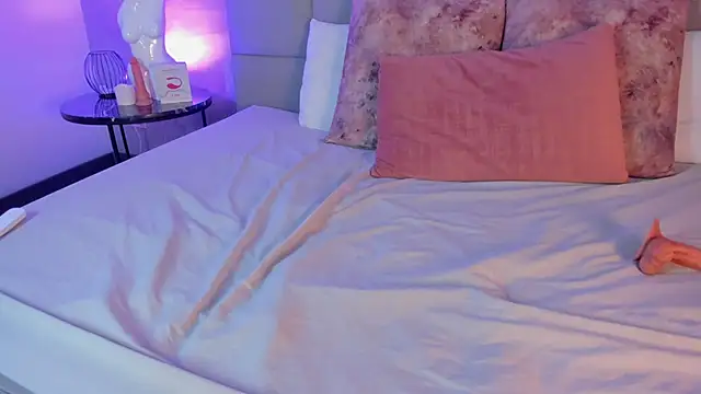 Lucianaaguzman's cam snapshot