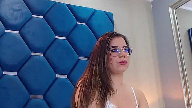 ThaniaJones live sex cam