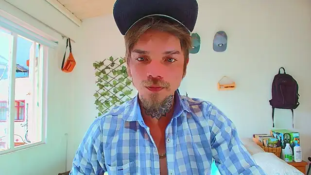 Gold_Loyal77's cam snapshot