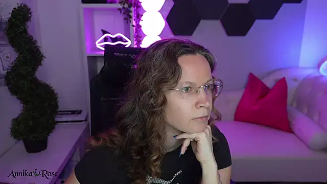 AnnikaRose live sex cam