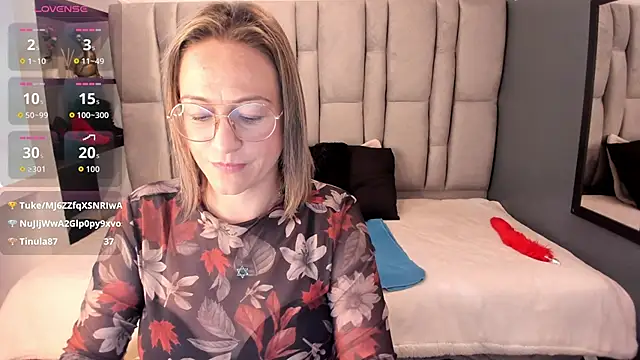 Charlot_milf live sex cam