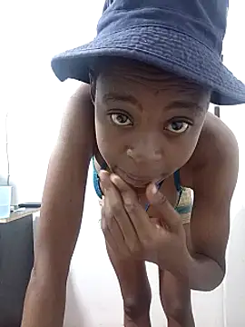 SweetSlenderChoc's cam snapshot