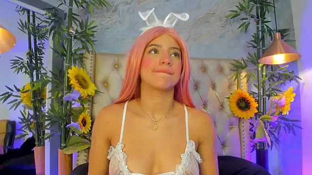 LittleeJaz live sex cam