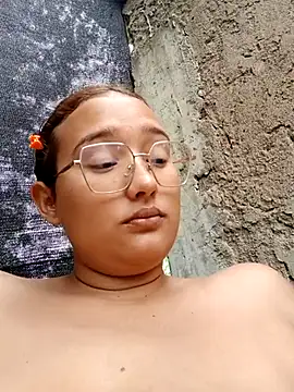 young_dairy01's cam snapshot