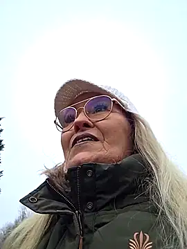 lisalustjouw's cam snapshot