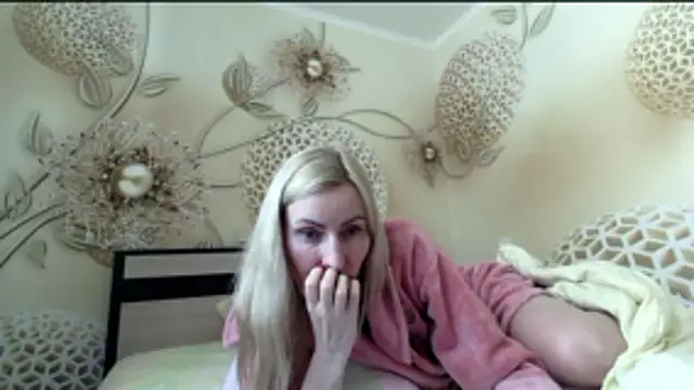 Yourrealgirl's cam snapshot