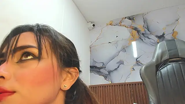 Holly_22 live sex cam