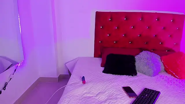 Isabella_Moon9 live sex cam