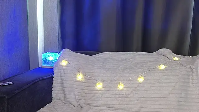 FoxFever's cam snapshot