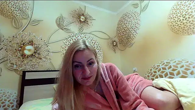 Yourrealgirl's cam snapshot