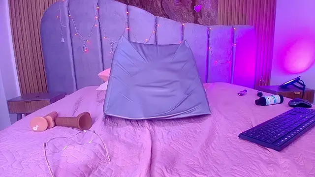 sarita_blondi's cam snapshot