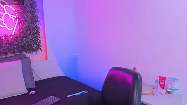 Itzel_Geneva's cam snapshot