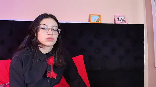 Crimsonsecretts live sex cam