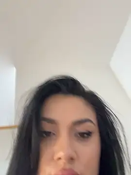 IssaBee live sex cam